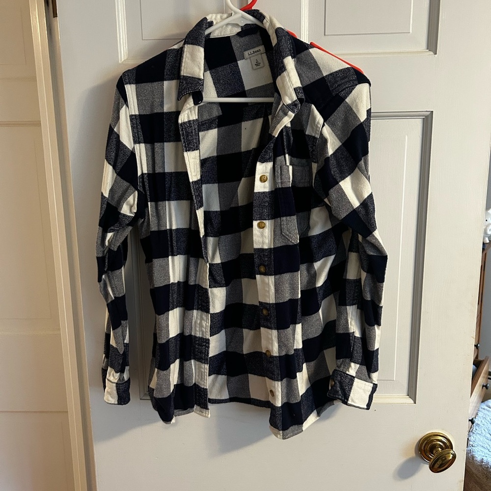 L.L. Bean Blue and White Casual Button Down Shirt